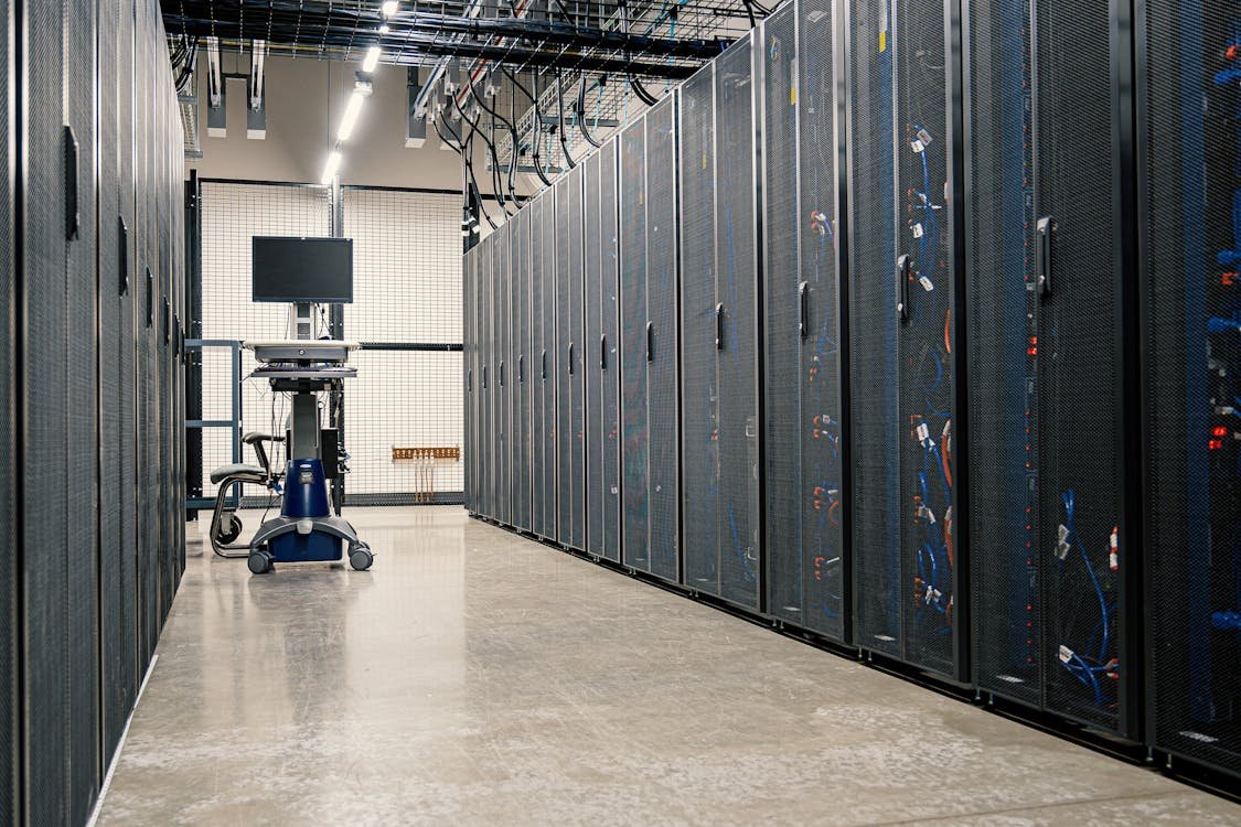 Cisco Catalyst vs Meraki: Choosing the Right Network Gear for Your Homelab
