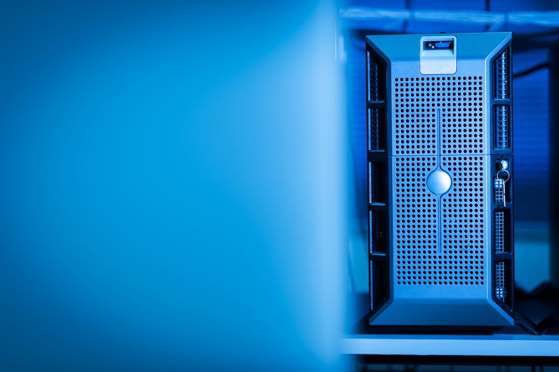 Running LLMs Locally with Ollama: Your Complete Homelab AI Guide