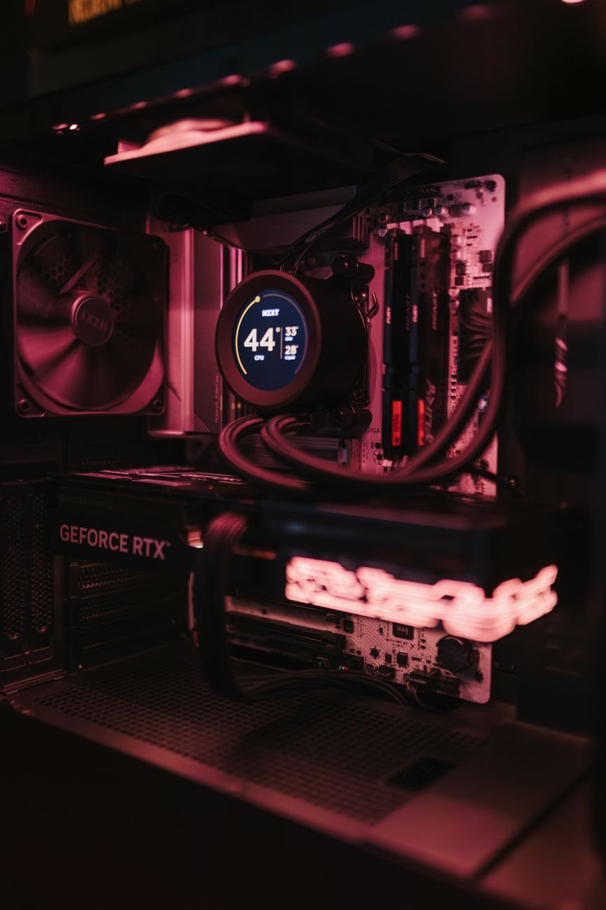 Best GPUs For 1440p Gaming In 2026 RTX 5070 RX 9070 XT And The Cards Pexels 34552787 Best Gpus Rtx 5070 Rx 9070 Xt 1440p Gami 