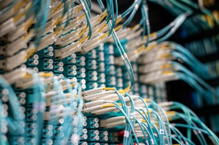 MPLS L3VPN on Cisco IOS-XE: VRF, MP-BGP, and Label Forwarding Configuration Guide